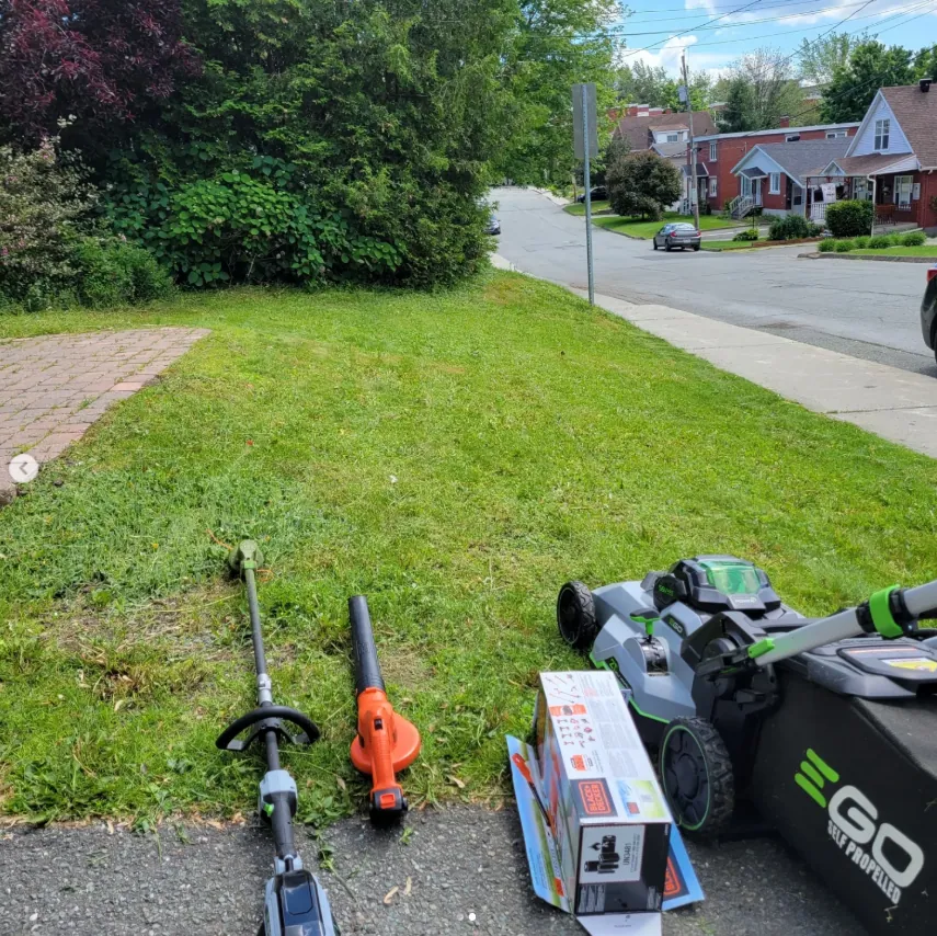 APRÈS — même propriété après l'intervention d'Eco Pelouse Estrie